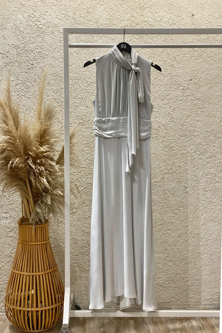 Bayan Gri Dik Yaka Omuzdan Fularlı Saten Midi Elbise