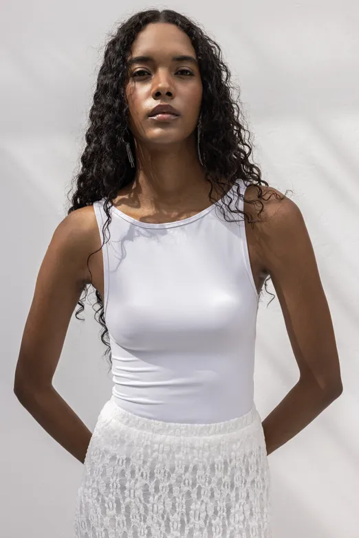 Bayan Beyaz Kayık Yaka Detaylı Yumuşak Dokulu Top - BSL