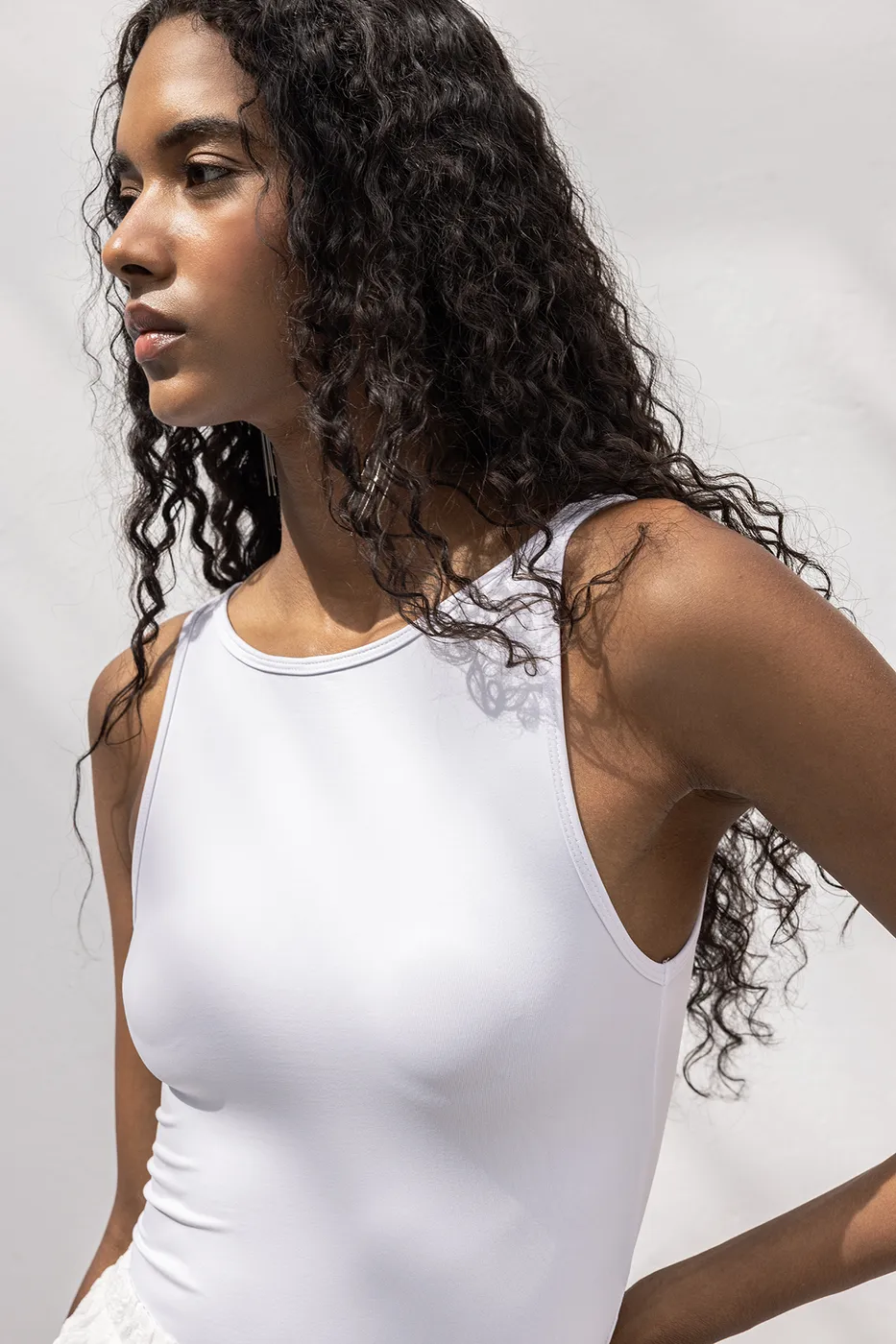 Bayan Beyaz Kayık Yaka Detaylı Yumuşak Dokulu Top