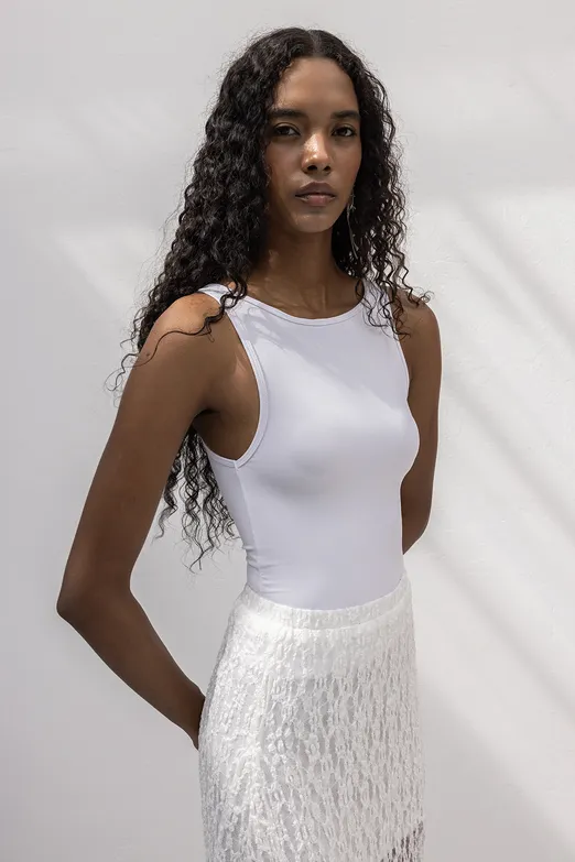 Bayan Beyaz Kayık Yaka Detaylı Yumuşak Dokulu Top - BSL