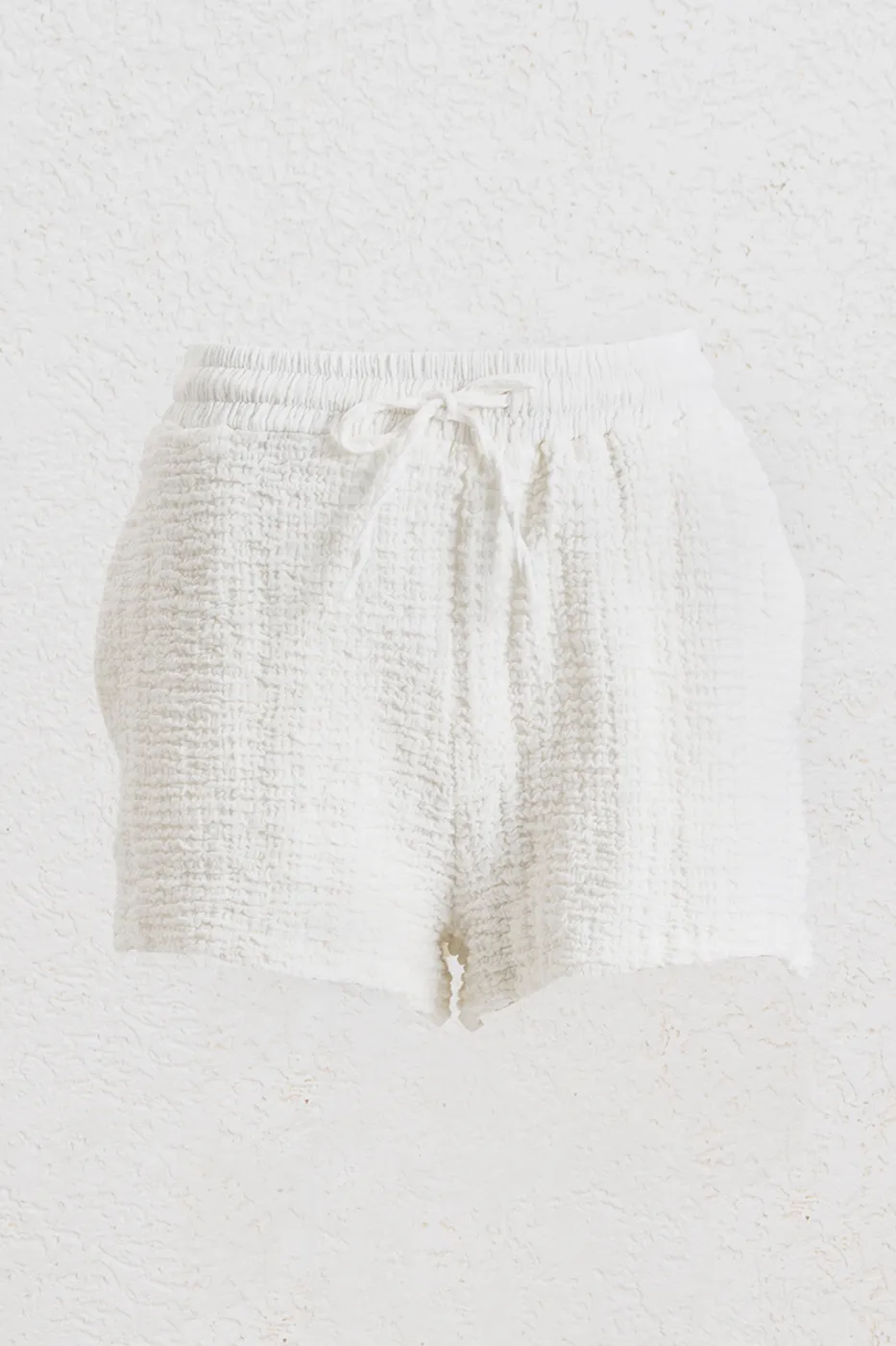 Bayan Beyaz Rahat Kalıp Dokulu Mini Şort