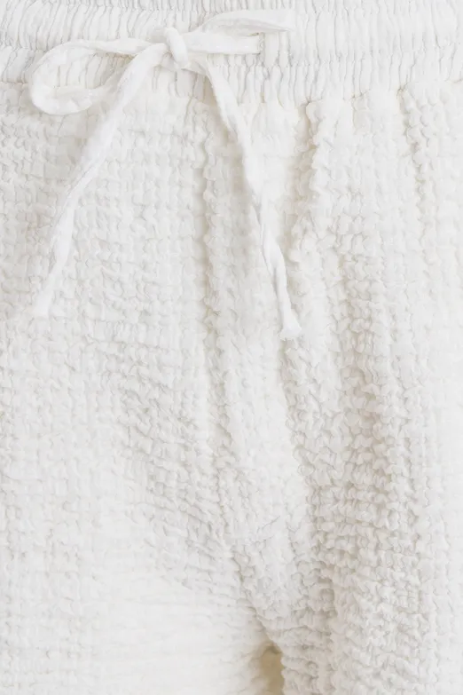 Bayan Beyaz Rahat Kalıp Dokulu Mini Şort - BSL