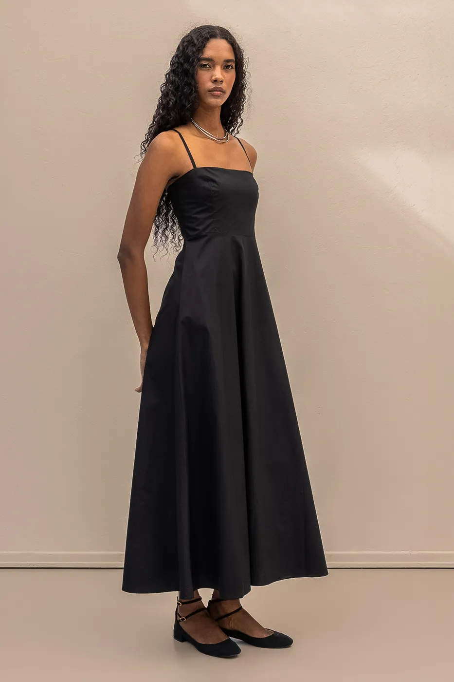 Bayan Siyah Askılı Volanlı Midi Elbise