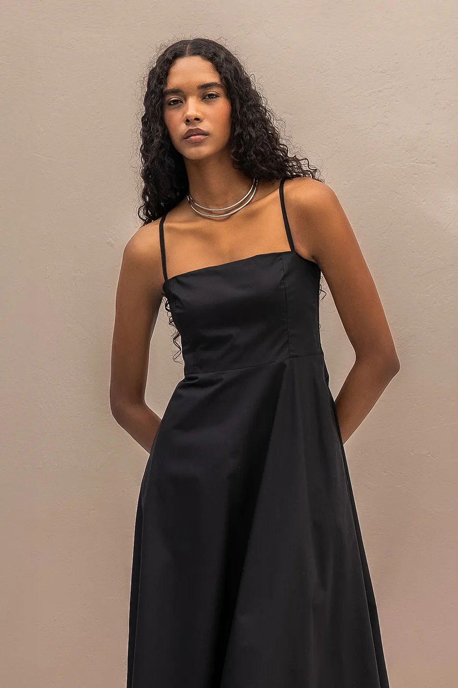 Bayan Siyah Askılı Volanlı Midi Elbise