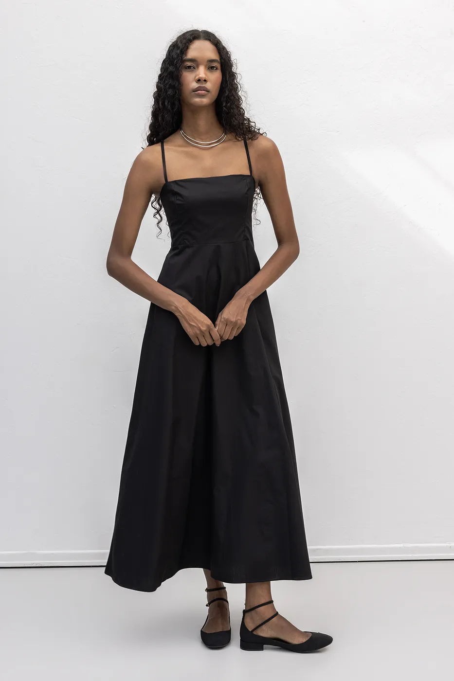 Bayan Siyah Askılı Volanlı Midi Elbise