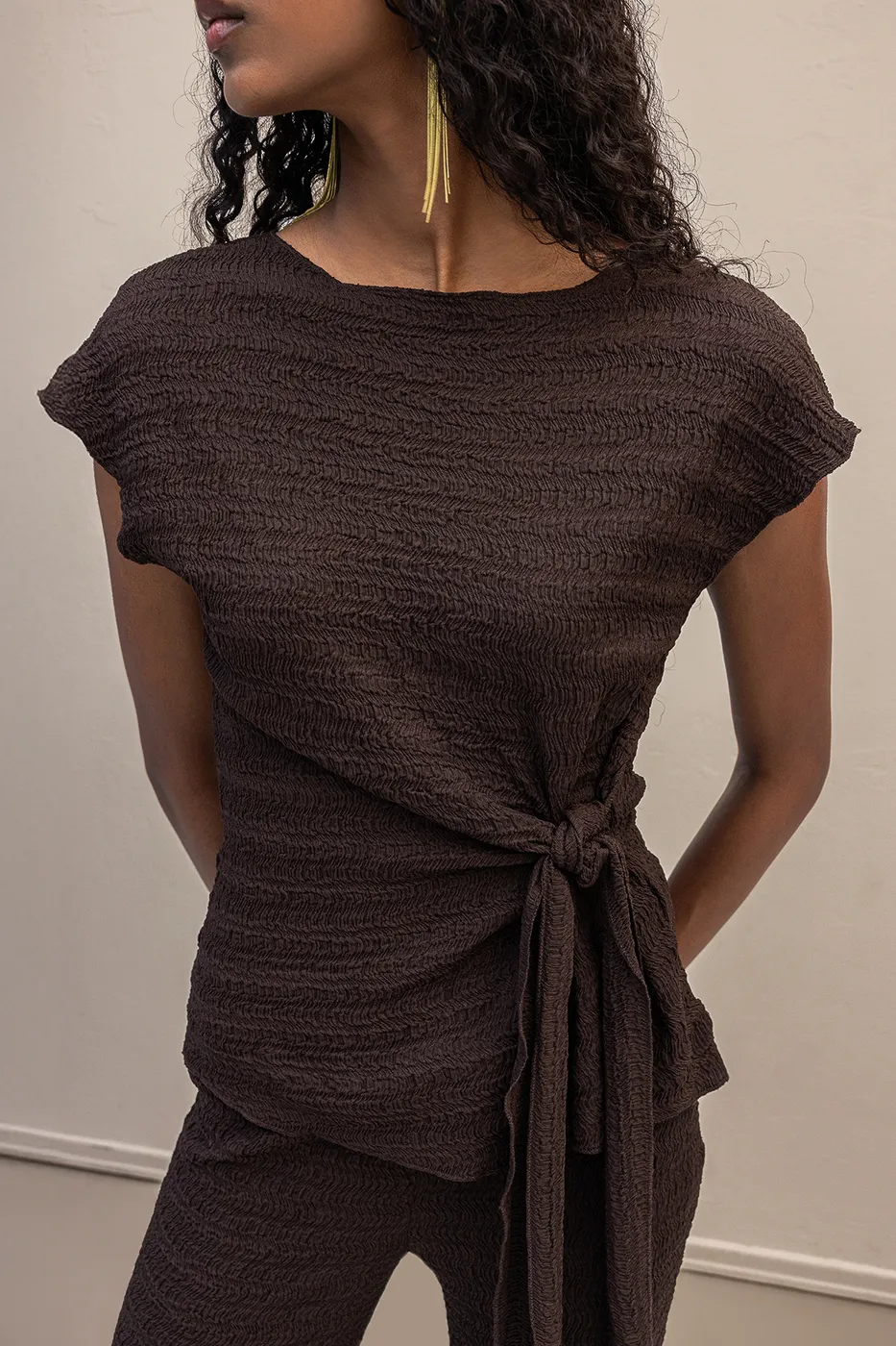 Bayan Kahverengi Dokulu Bağlama Detaylı Bluz