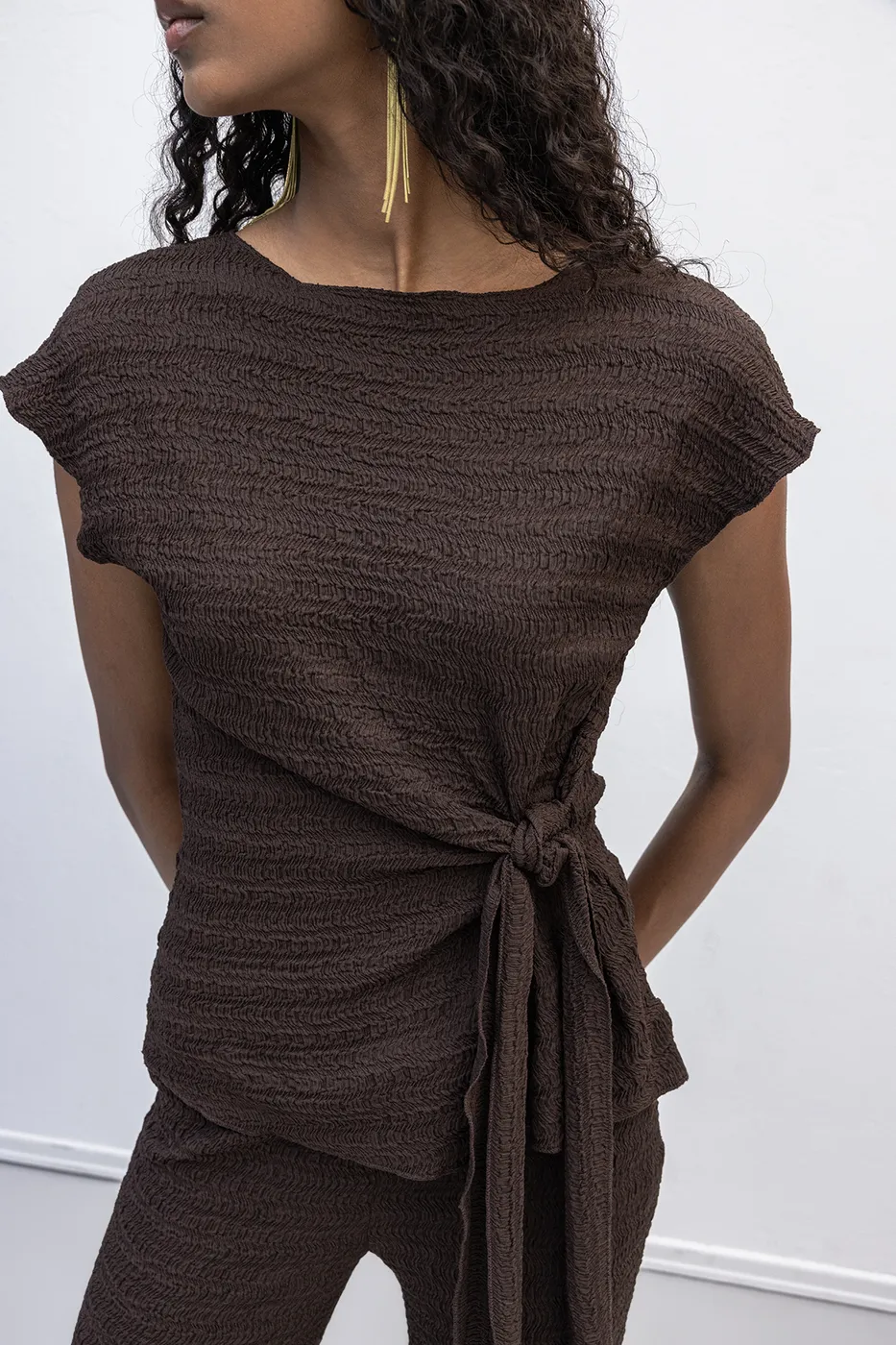 Bayan Kahverengi Dokulu Bağlama Detaylı Bluz