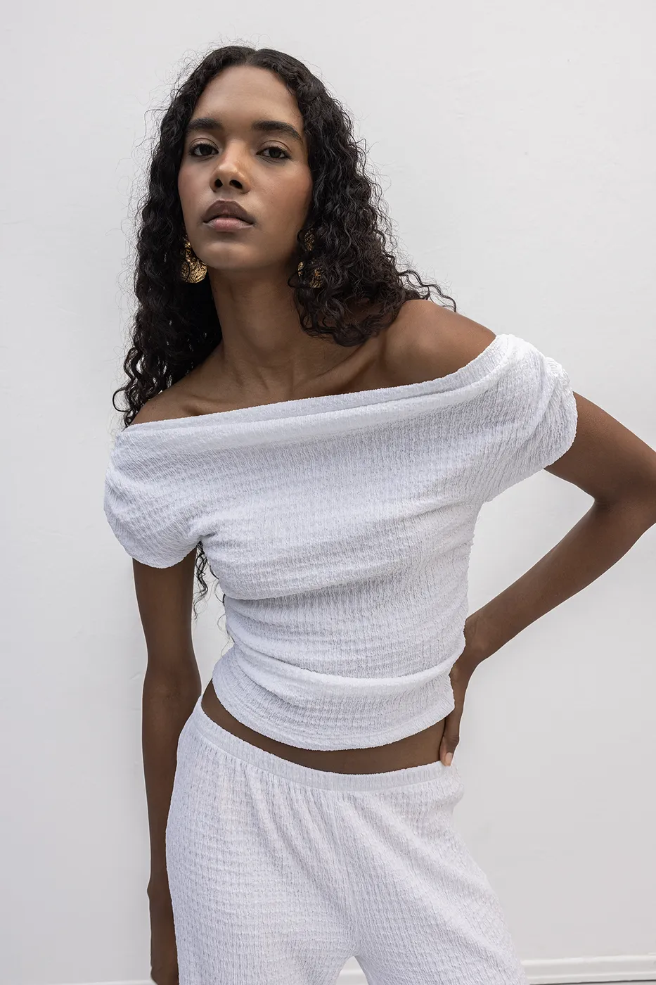 Bayan Beyaz Dokulu Carmen Yaka Bluz