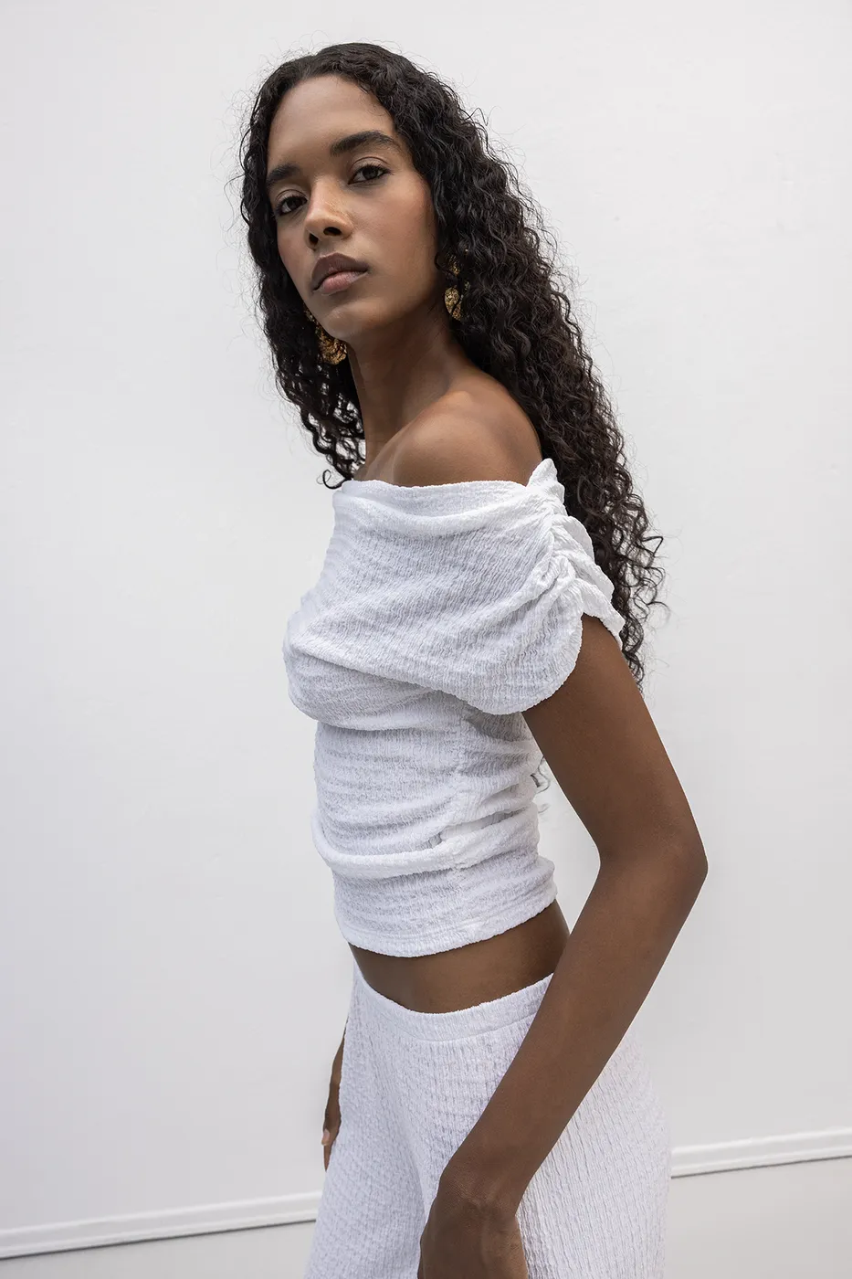 Bayan Beyaz Dokulu Carmen Yaka Bluz