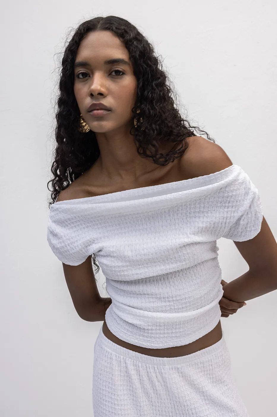 Bayan Beyaz Dokulu Carmen Yaka Bluz