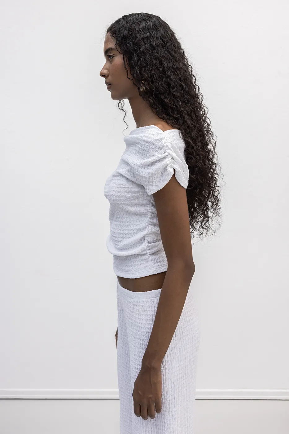 Bayan Beyaz Dokulu Carmen Yaka Bluz