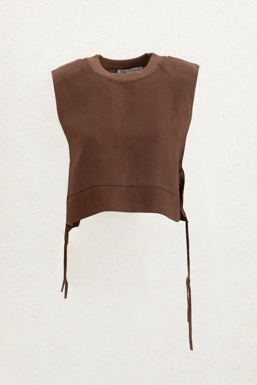 Bayan Kahverengi Yandan Bağcıklı Crop Keten Bluz - BSL