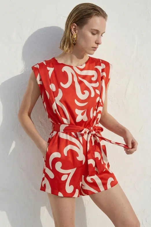 Bayan Kırmızı Hafif Degaje Yakalı Saten Mini Tulum - BSL