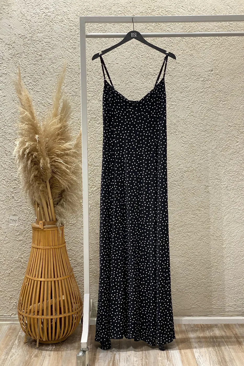 Bayan Siyah Askılı Puantiyeli Maksi Elbise
