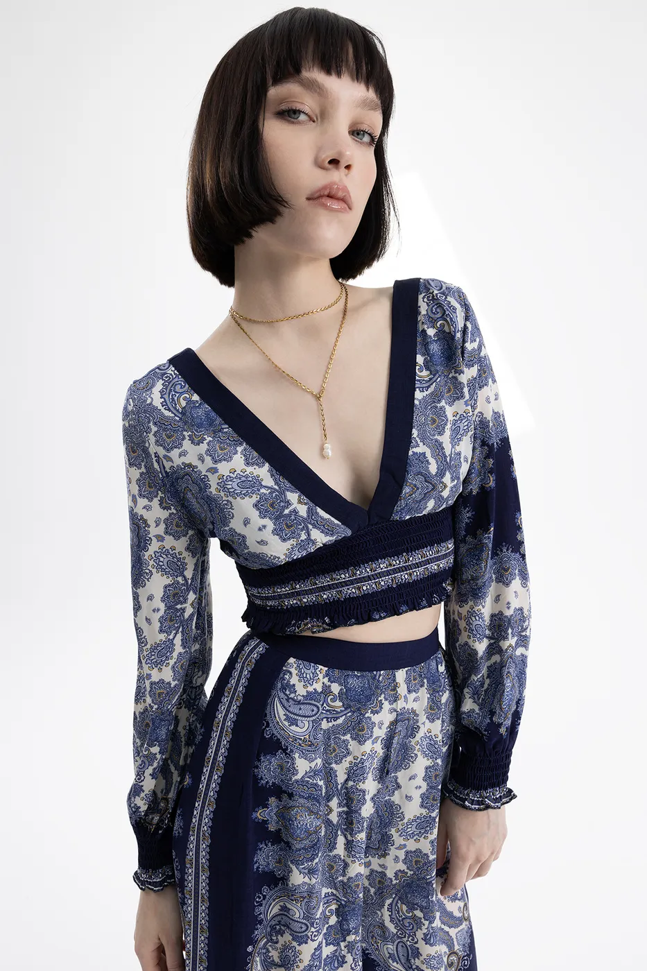 Bayan Lacivert Derin V Yaka Detaylı Desenli Bluz