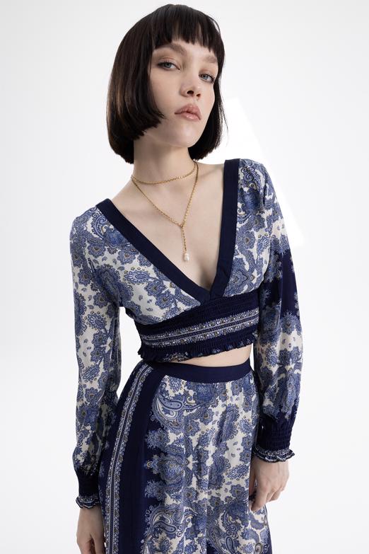 Bayan  Derin V Yaka Detaylı Desenli Bluz