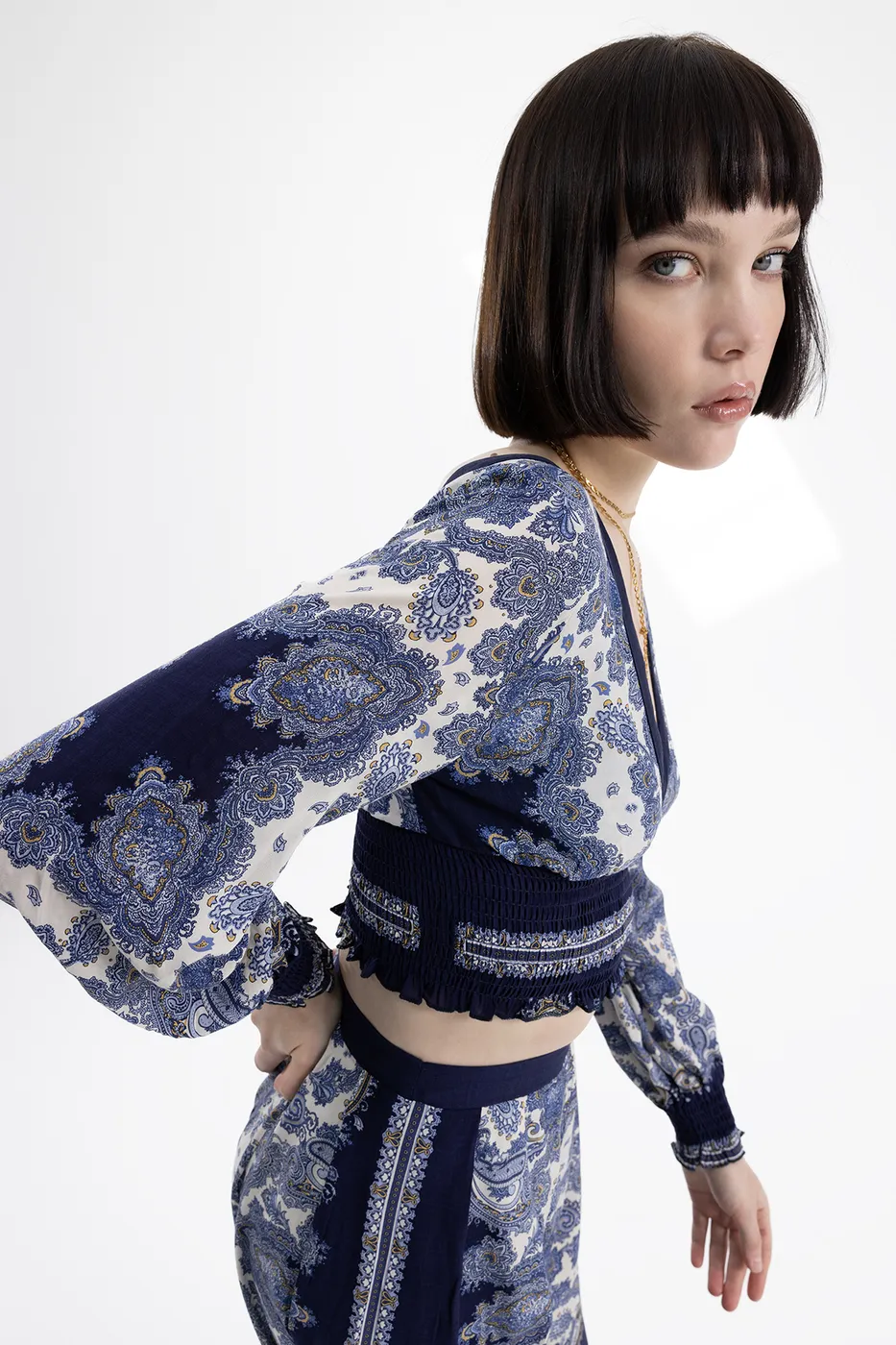 Bayan Lacivert Derin V Yaka Detaylı Desenli Bluz