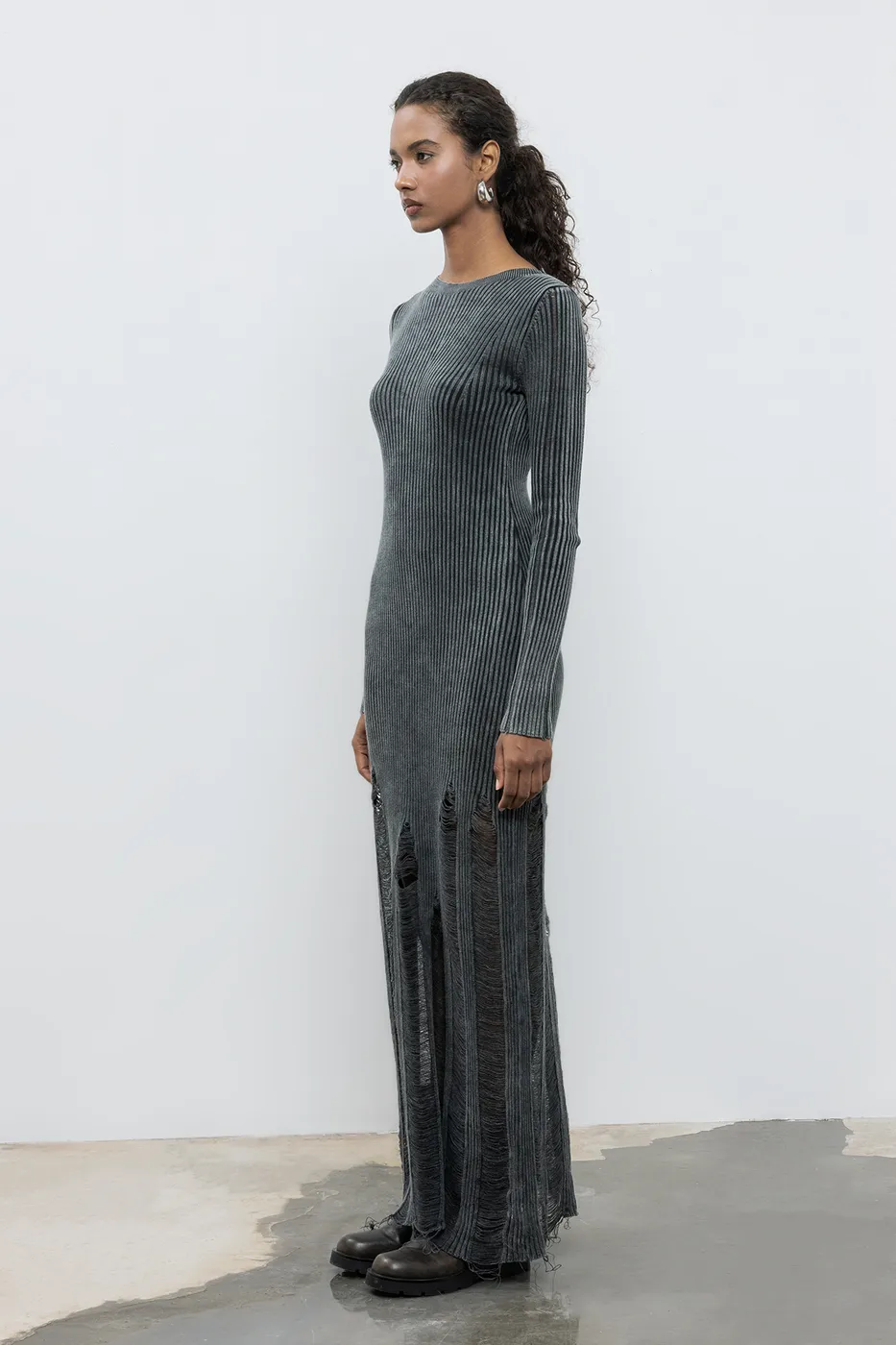 Bayan Antrasit Yıpratmalı Triko Kalem Midi Elbise