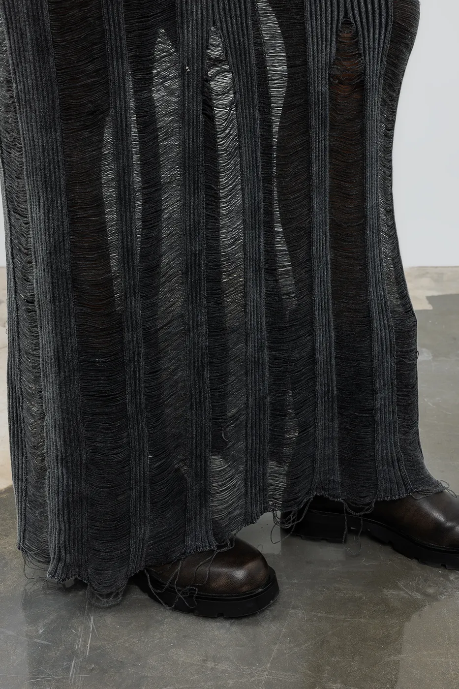 Bayan Antrasit Yıpratmalı Triko Kalem Midi Elbise