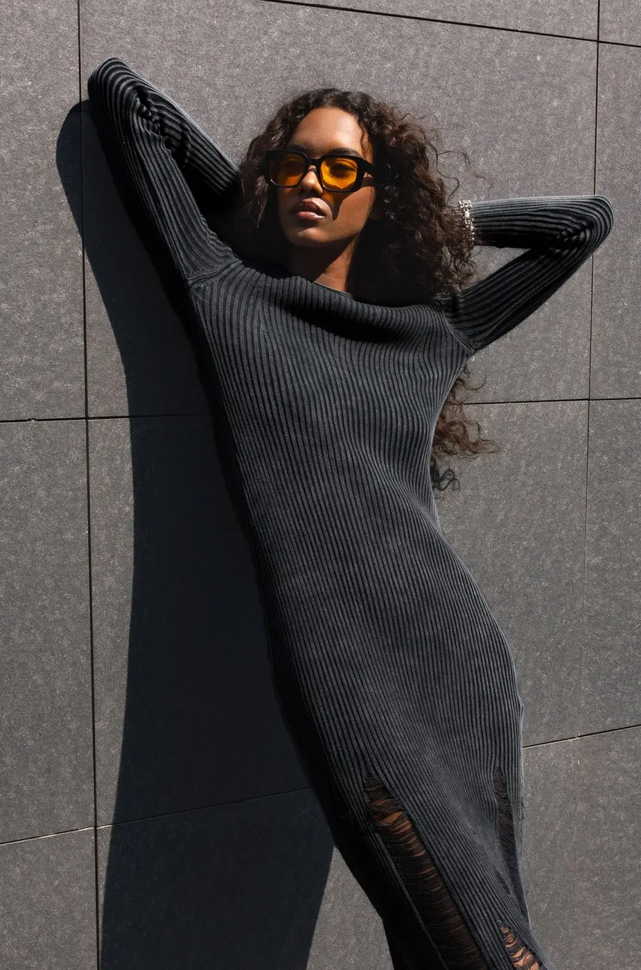 Bayan Antrasit Yıpratmalı Triko Kalem Midi Elbise