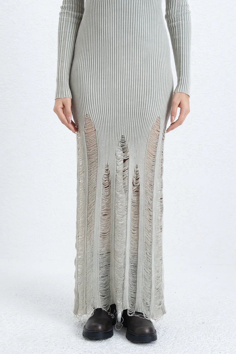 Bayan Taş Yıpratmalı Triko Kalem Midi Elbise