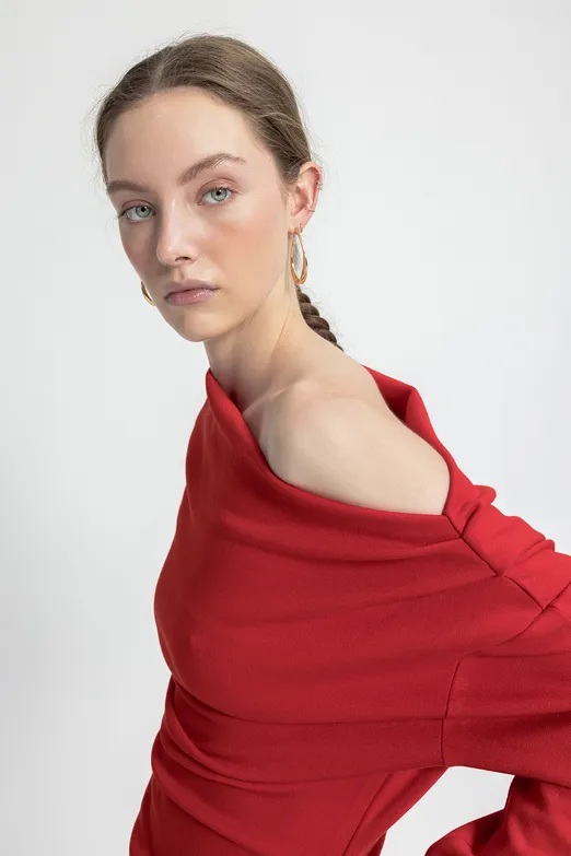 Bayan Kırmızı Drapeli Omuz Açık Bluz - BSL