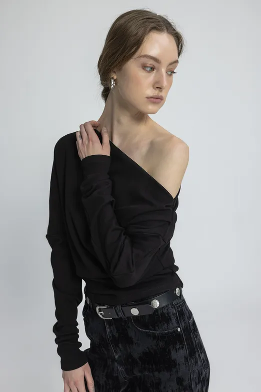 Bayan Siyah Drapeli Omuz Açık Bluz - BSL