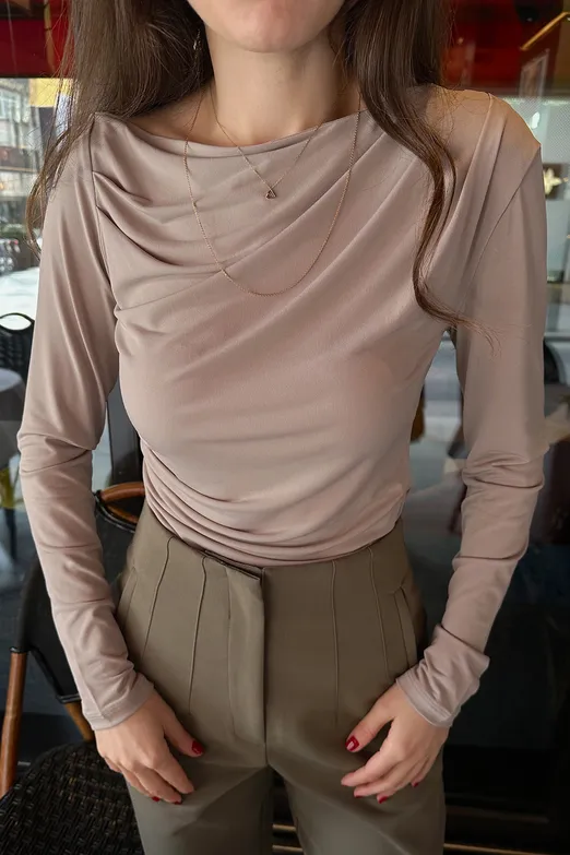 Bayan Bej Drapeli Kayık Yakalı Top - BSL