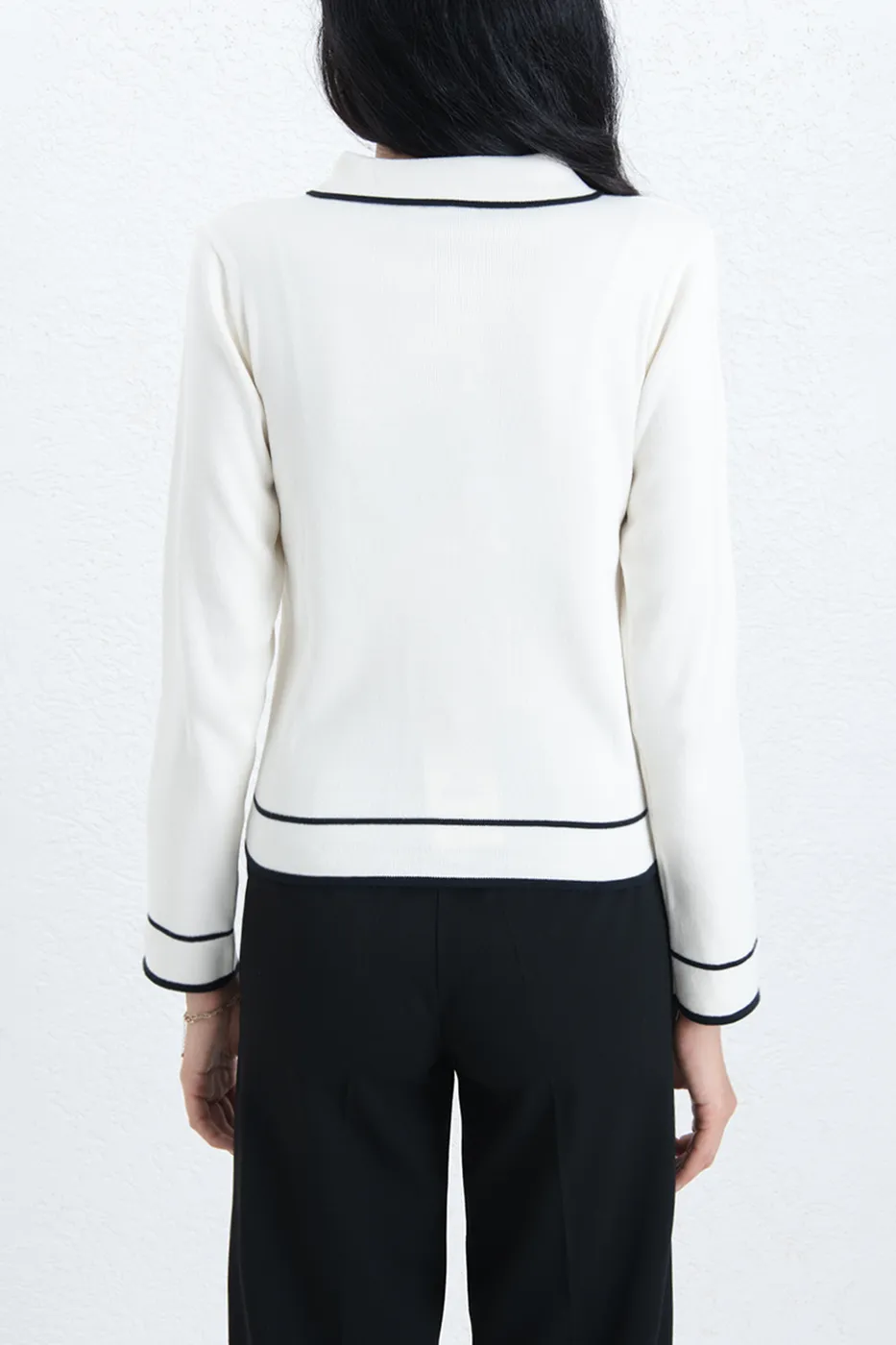 Bayan Ekru Gold Düğmeli Polo Yakalı Hırka