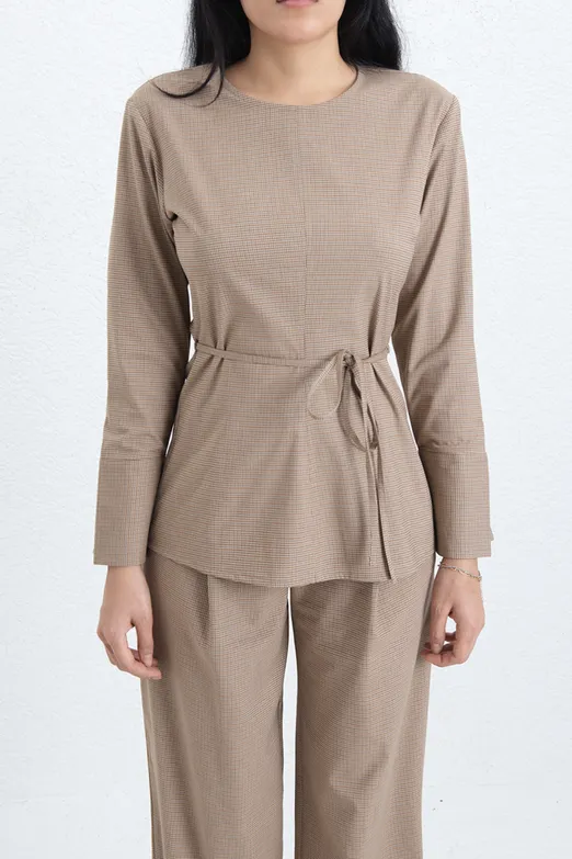 Bayan Kahverengi Yuvarlak Yaka Kemerli Bluz - BSL