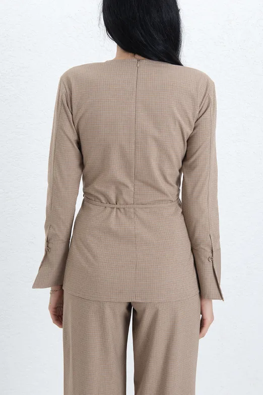 Bayan Kahverengi Yuvarlak Yaka Kemerli Bluz - BSL