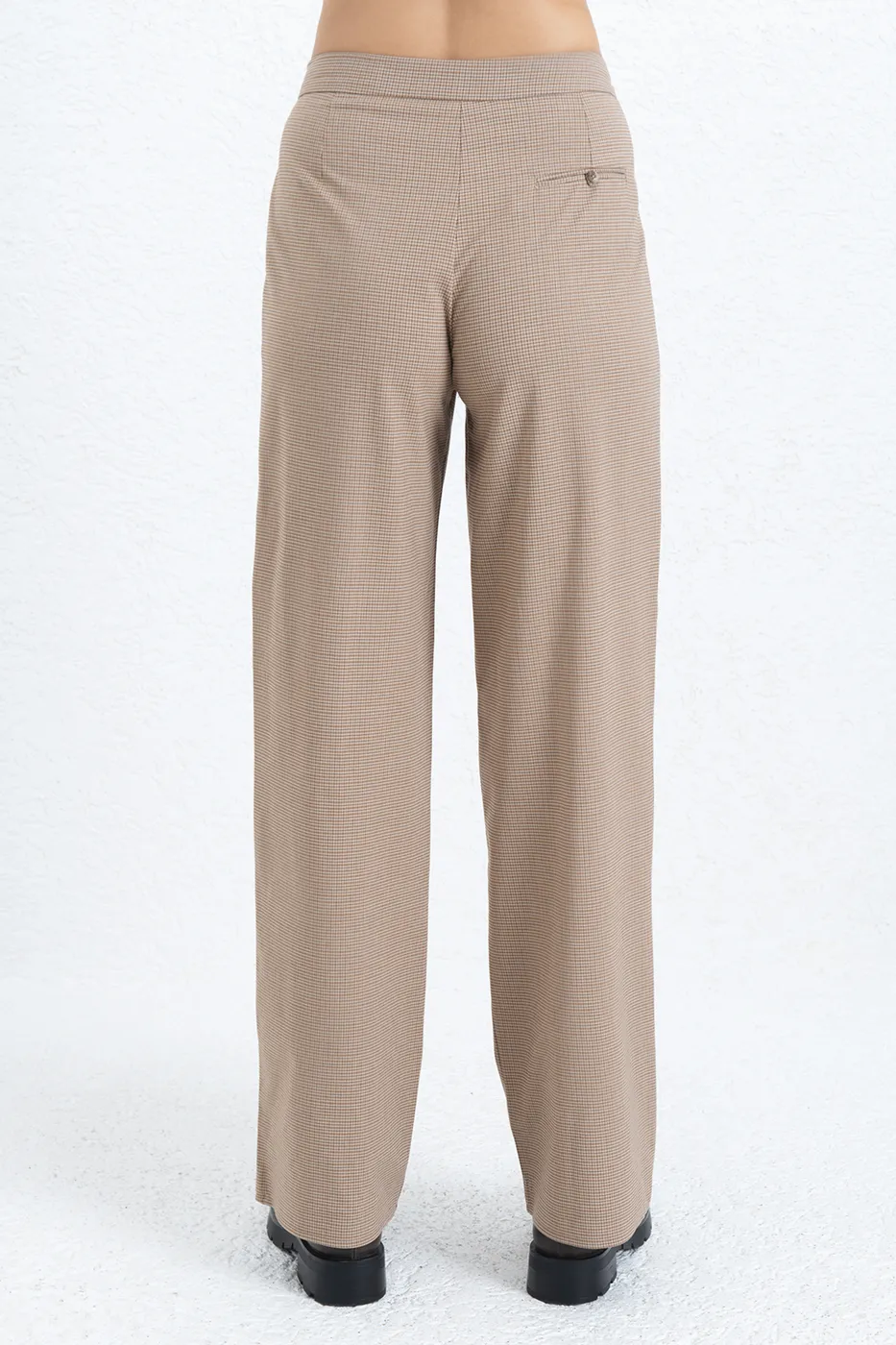 Bayan Kahverengi Pileli Düz Kesim  Kumaş Pantolon