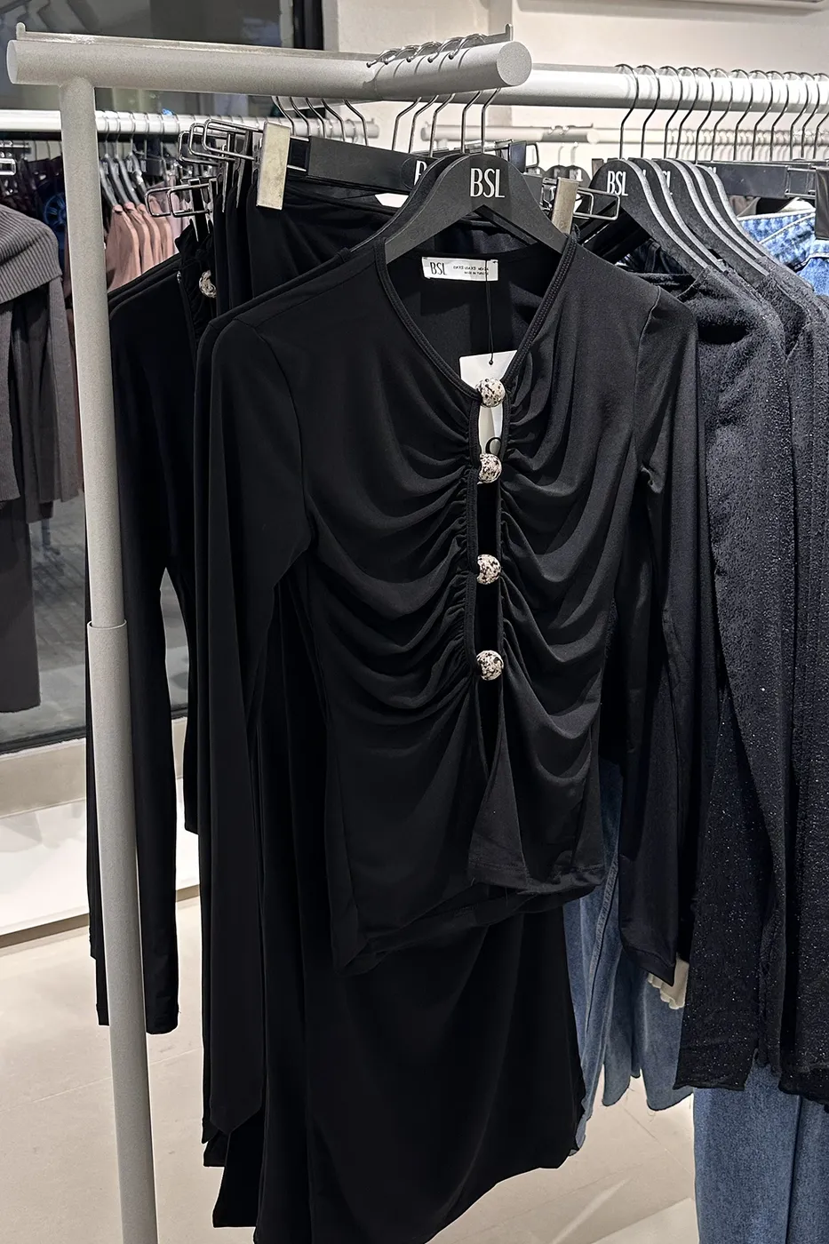 Bayan Siyah Özel Taş Aksesuarlı Top