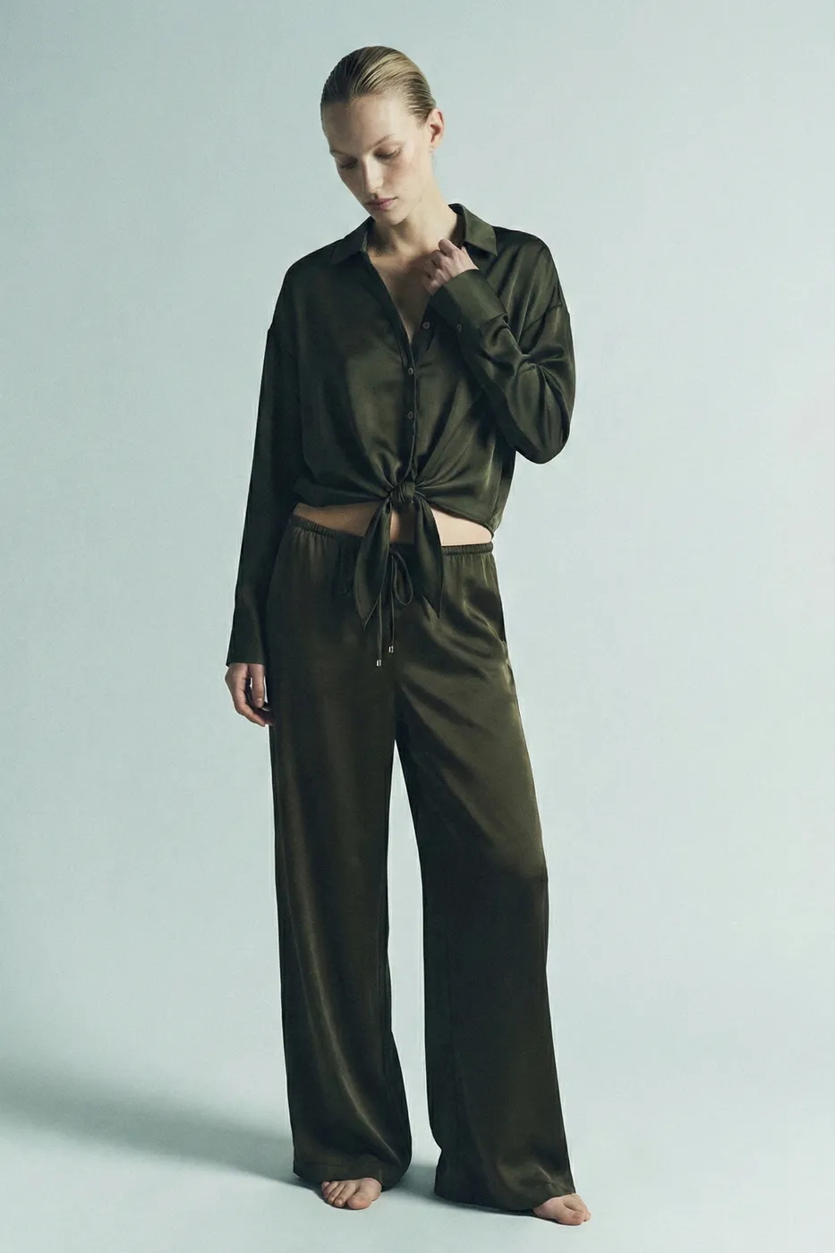 Bayan Haki Düz Kesim Saten Pantolon