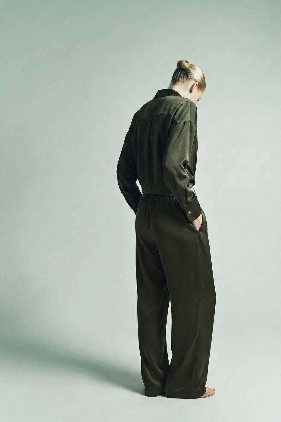 Bayan Haki Düz Kesim Saten Pantolon