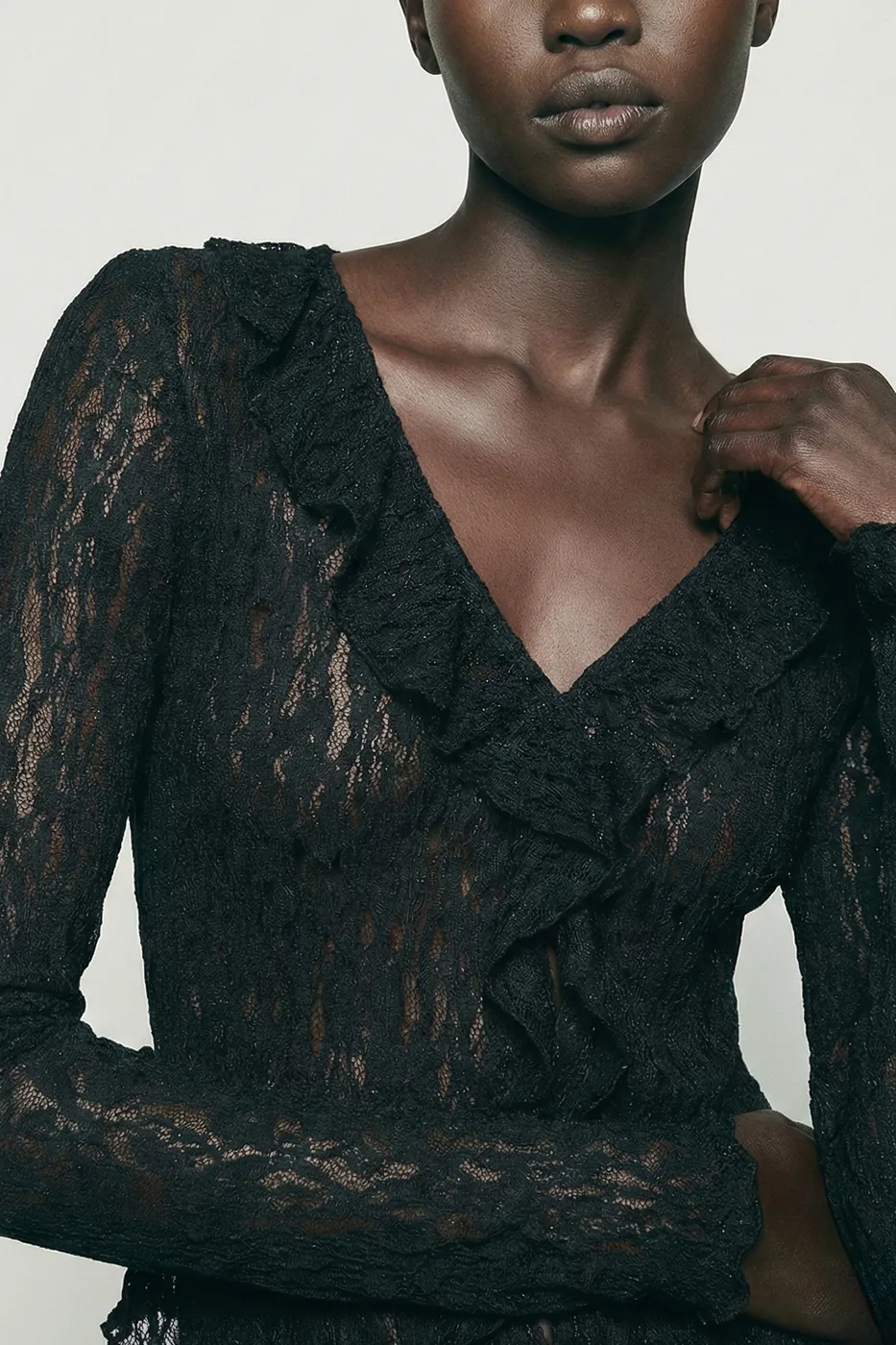 Bayan Siyah Dantel Fırfır Detaylı Top