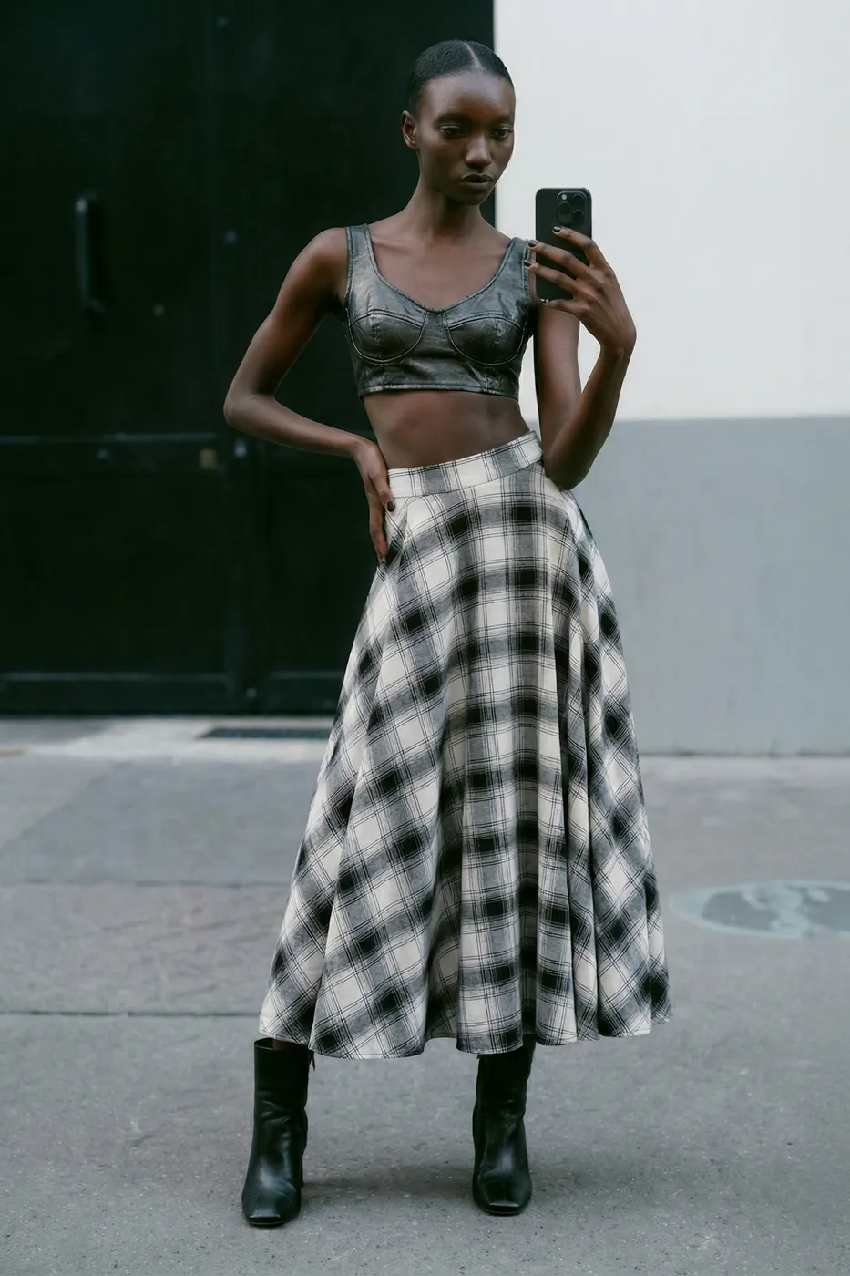 Bayan Ekru Ekoseli Midi Kloş Etek