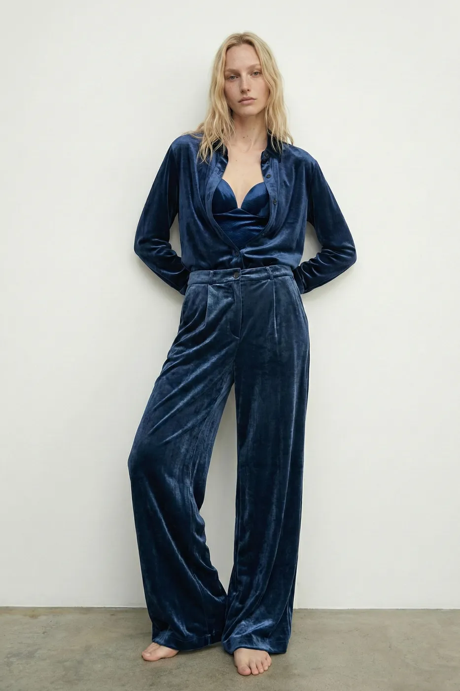 Bayan Lacivert Kadife Pileli  Bol Pantolon