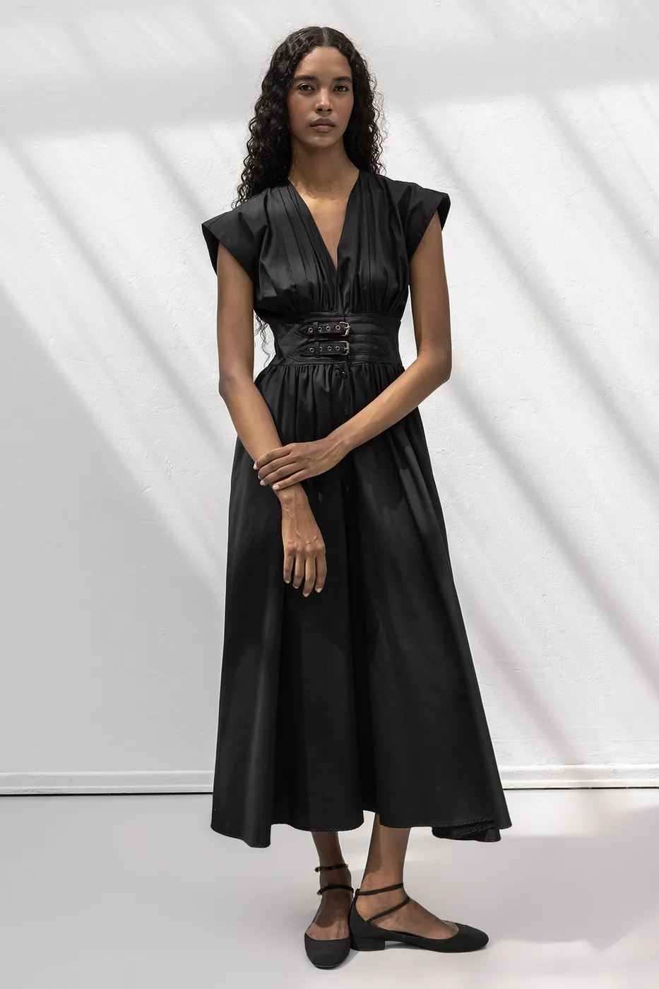 Bayan Siyah Büzgülü Midi Kloş Elbise