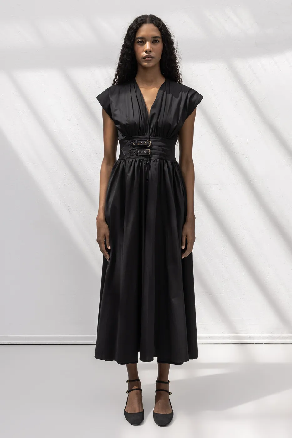 Bayan Siyah Büzgülü Midi Kloş Elbise