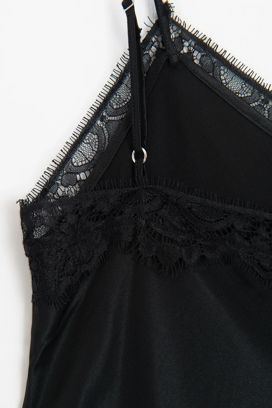 Bayan Siyah Dantel Detaylı Saten Askılı Bluz