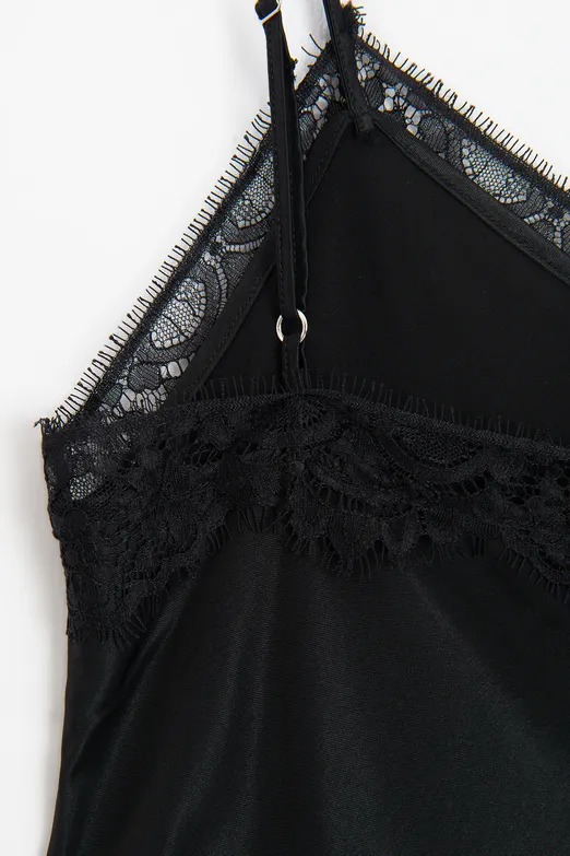 Bayan Siyah Dantel Detaylı Saten Askılı Bluz - BSL