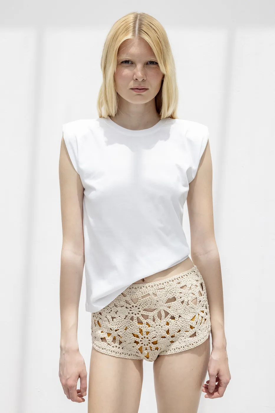 Bayan Beyaz Vatkalı Bisiklet Yakalı Tshirt