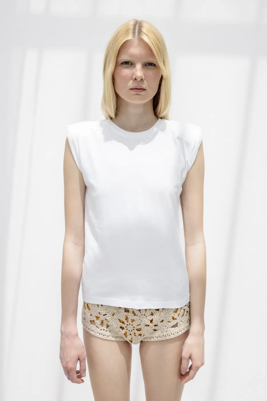 Bayan Beyaz Vatkalı Bisiklet Yakalı Tshirt