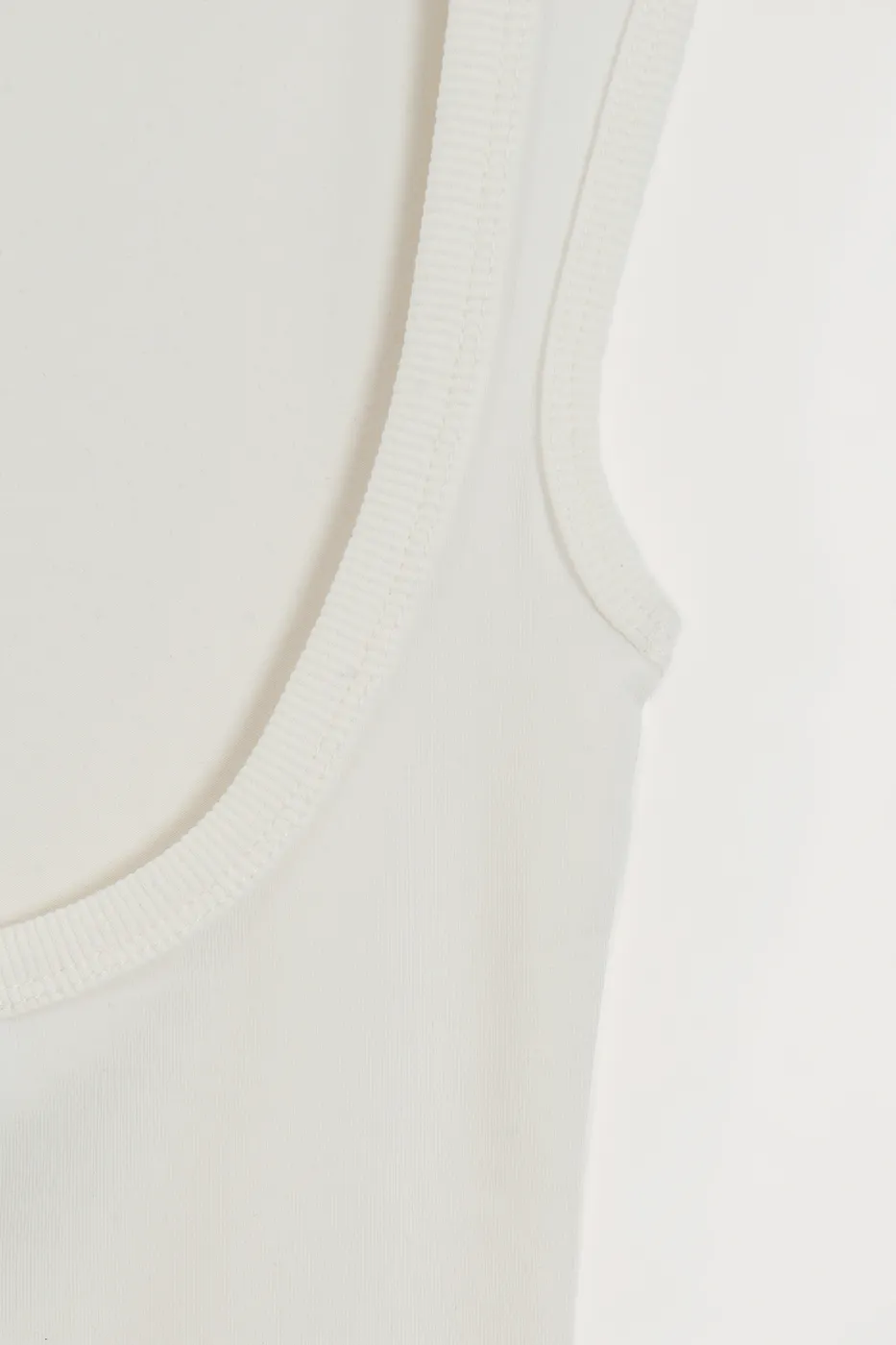 Bayan Ekru Sırt Dekolteli Top