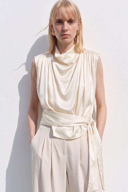 Dökümlü Saten Bağlamalı Bluz