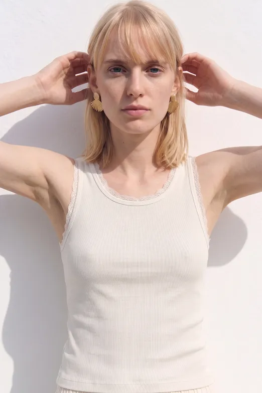 Bayan Beyaz Dantel Detaylı Halter Yakalı Top - BSL