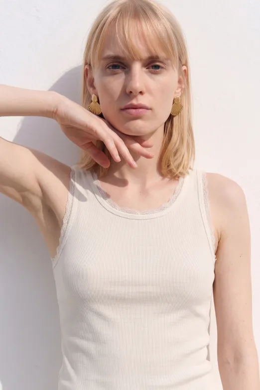 Bayan Beyaz Dantel Detaylı Halter Yakalı Top - BSL