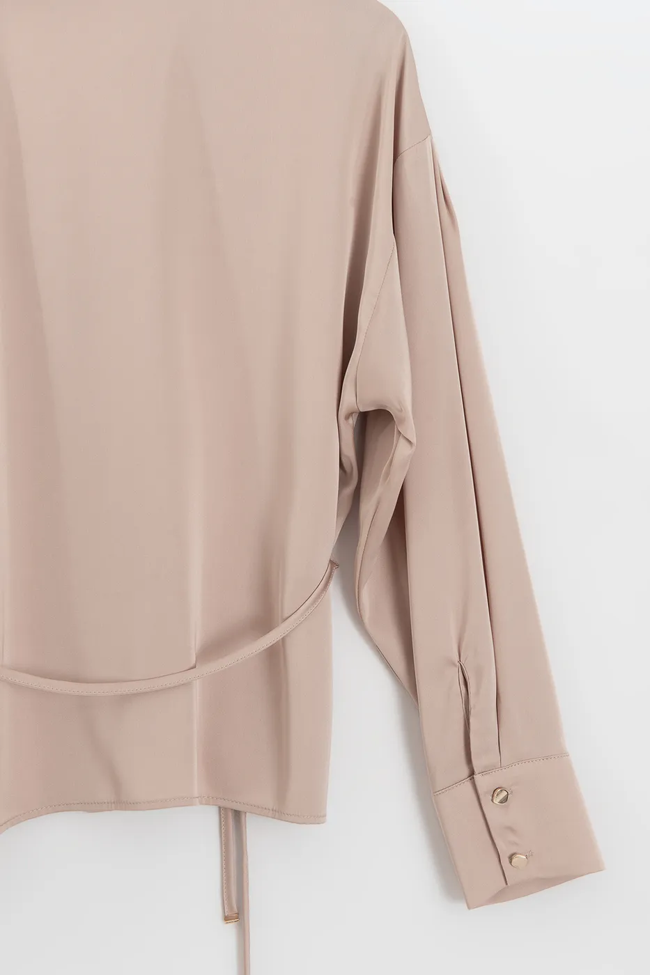 Bayan Bej İnce Kemerli Saten Bluz