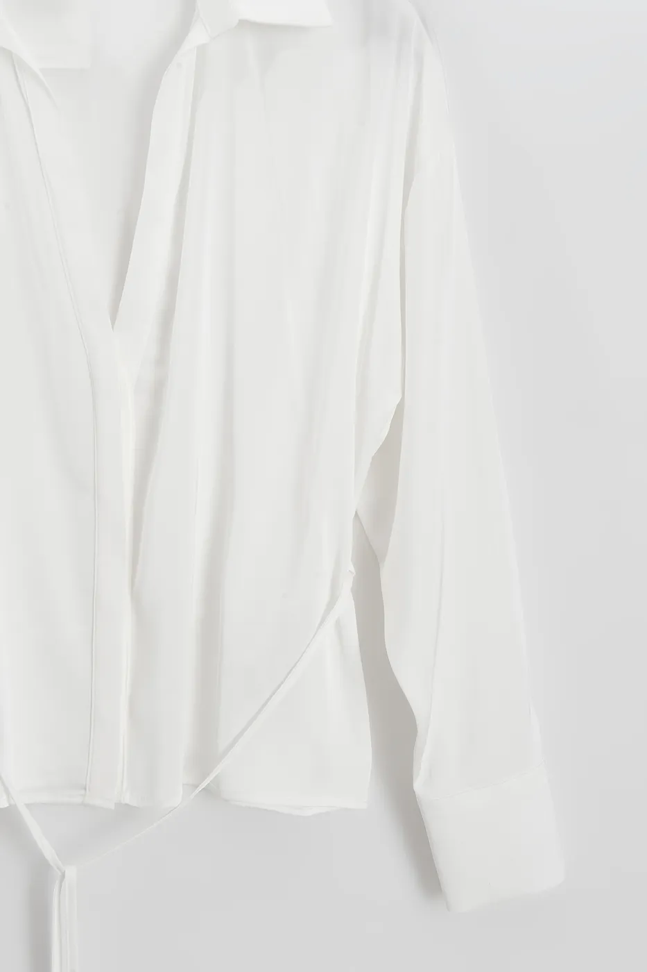 Bayan Beyaz İnce Kemerli Saten Bluz